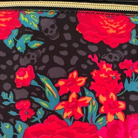 Betsey Johnson Betseyville Large Wristlet Black Rose Skull print - Picture 3 of 9